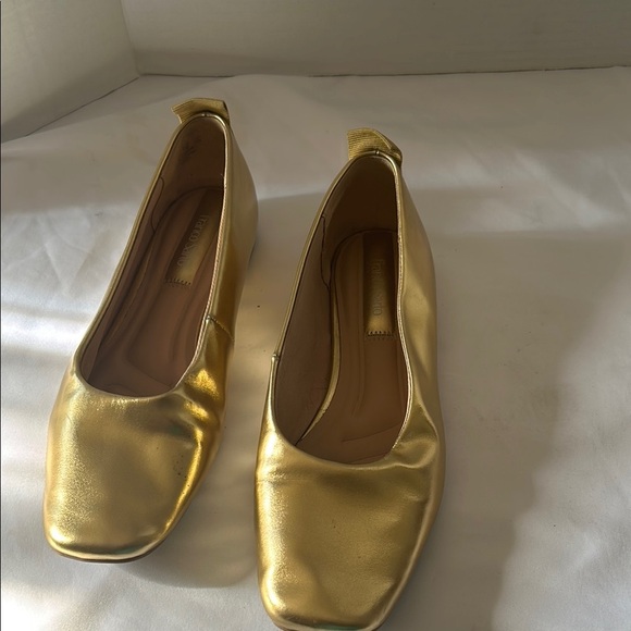 Franco Sarto Gold Flats - Picture 5 of 6